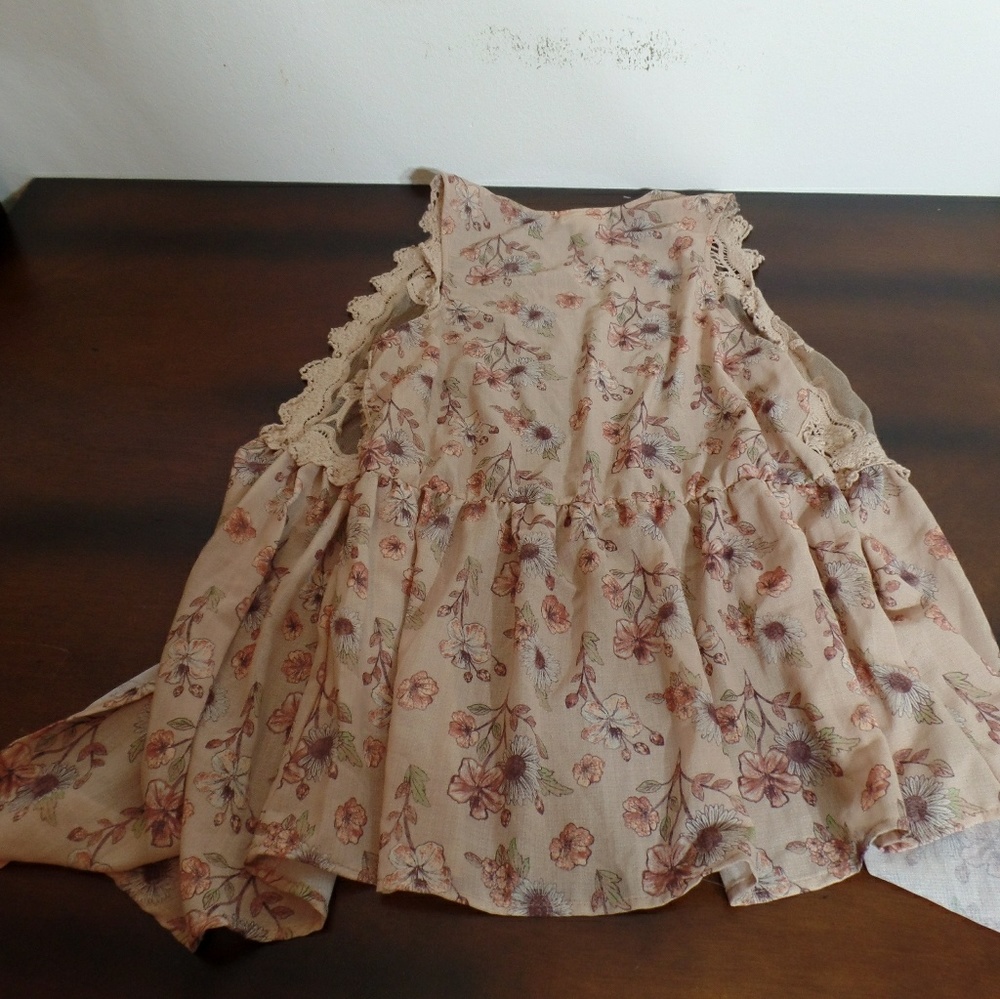 Tops" - Picture 3 of 4